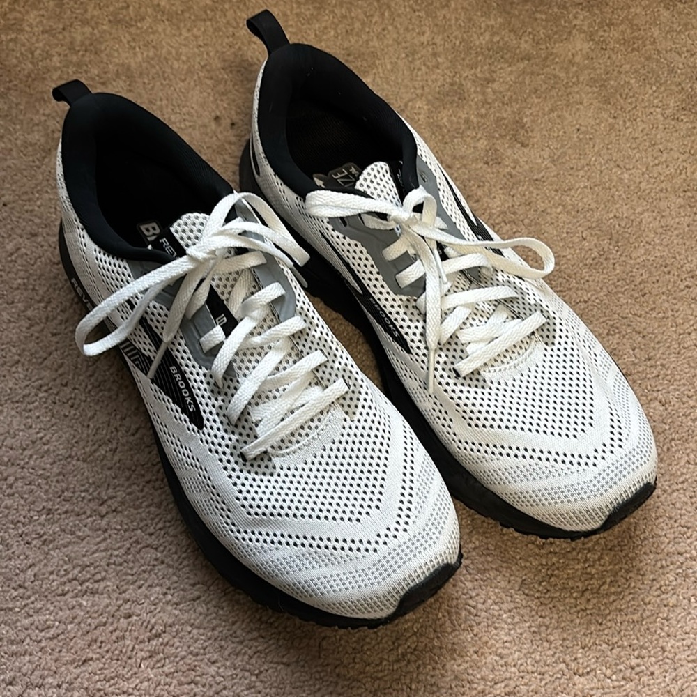 Brooks Revel 6 120386-1B-121 Womens White Black Low Top Running Shoes Size 11.5